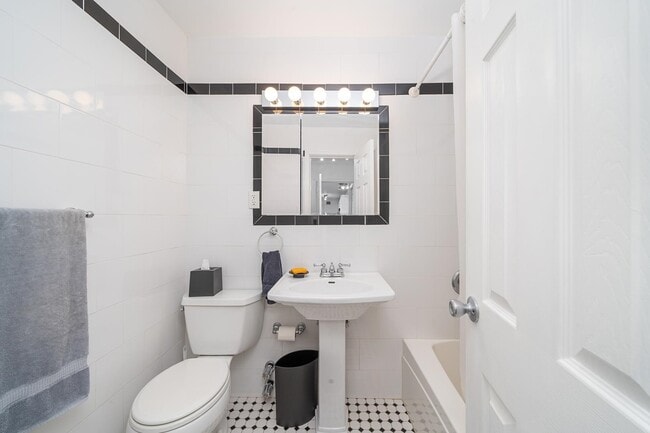 Building Photo - 6040 BLVD E