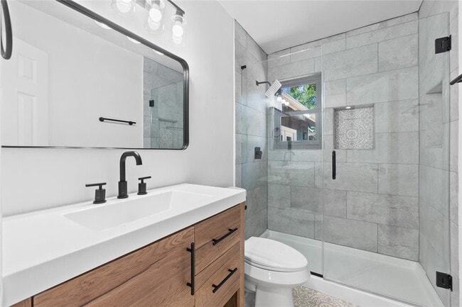 Building Photo - 106 E Lola Dr