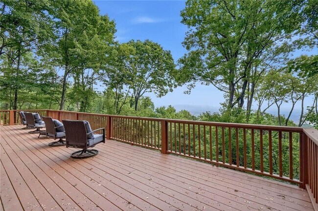 Building Photo - 424 S Sanderlin Mtn Dr