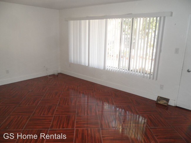 Building Photo - 251-251 Avenida Del Poniente