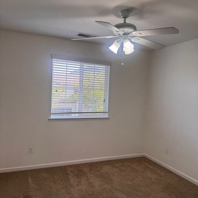 Building Photo - Beautiful Home in South Meadows!