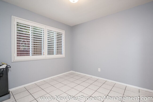 Building Photo - Charming Golden Hill 1-Bedroom, Available Now!