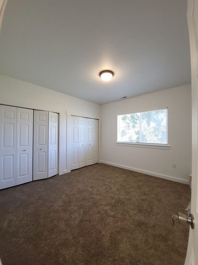 Building Photo - 683 Bryden Ave