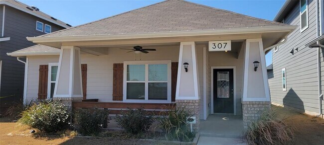 Primary Photo - 307 Charter Oak Dr