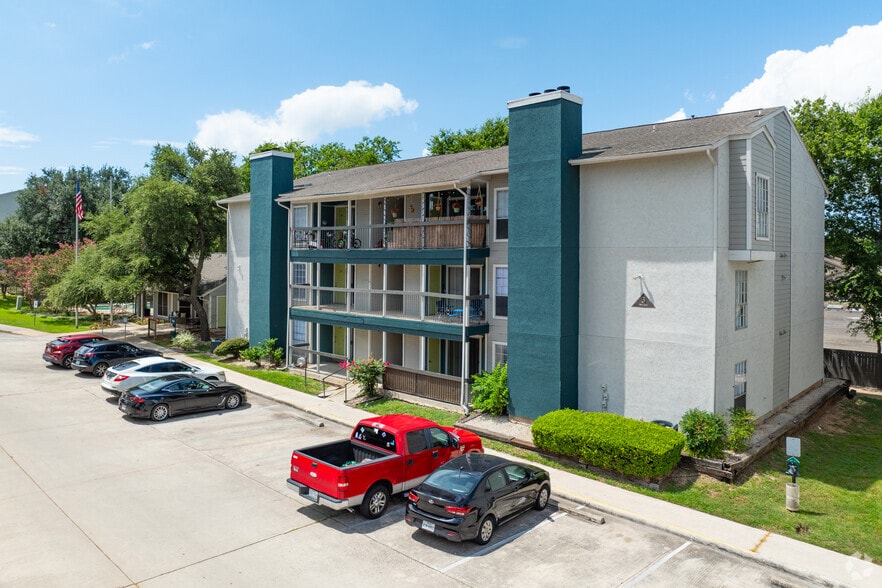 Primary Photo - The Summit Apartments