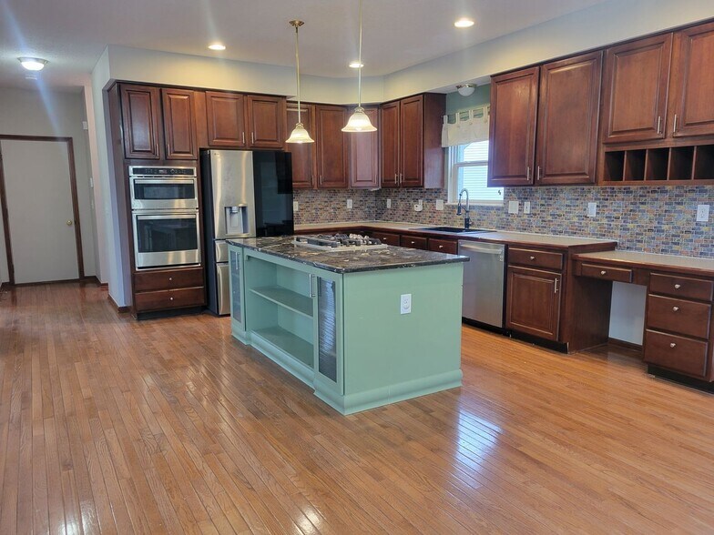 Building Photo - 8162 Chateau Ln