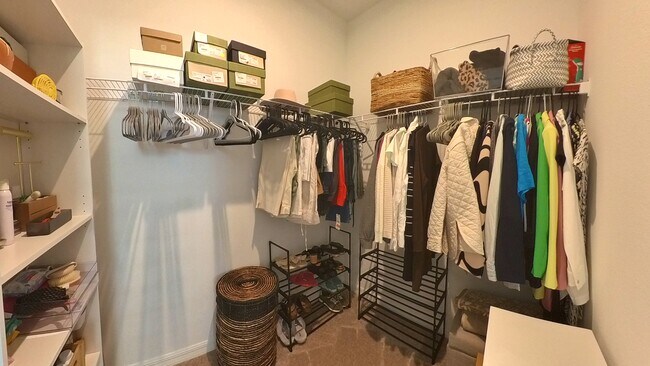 Building Photo - 554 Orient Ave