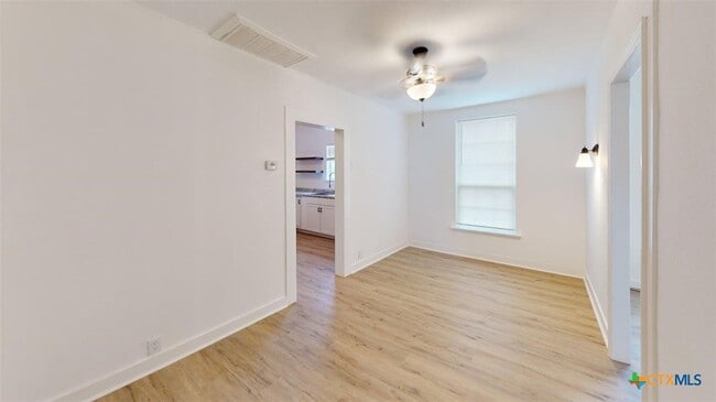 Building Photo - 710 W Avenue D