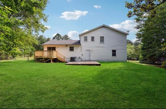 Building Photo - 3081 Brooks Dr