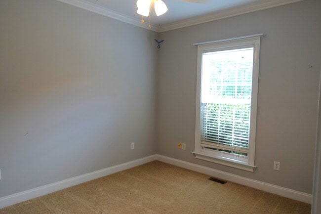 Building Photo - 923 Squires Pt