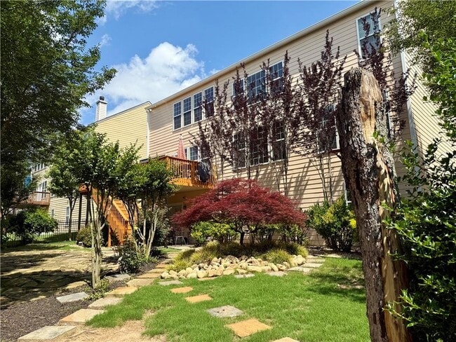Building Photo - 585 Marylebone Dr