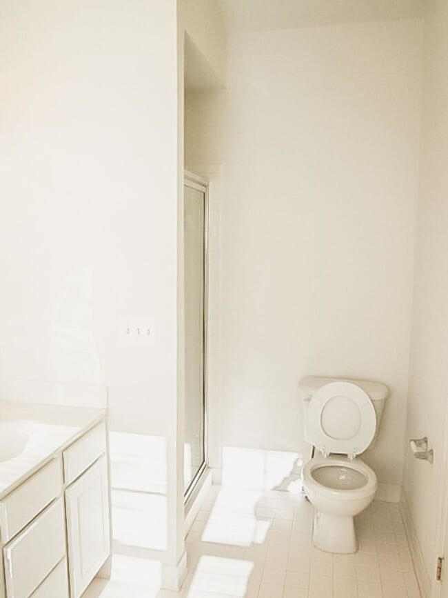 Building Photo - Beautiful 3 Bed 3.5 Bath Interior Townhome In Much Sought After Blooms Mill