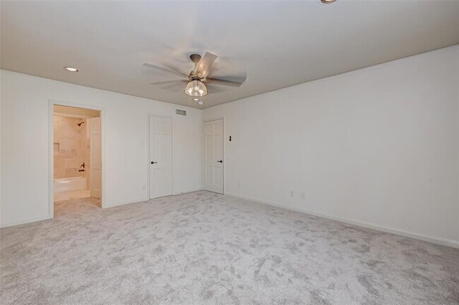 Building Photo - 12419 Huntingwick Dr