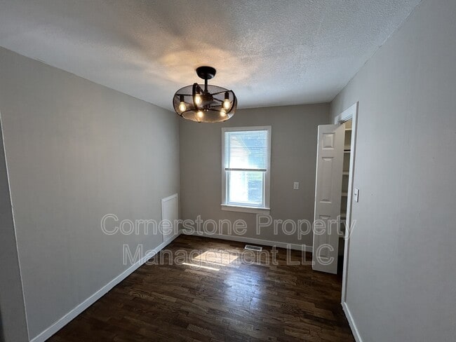 Building Photo - 706 Locust St