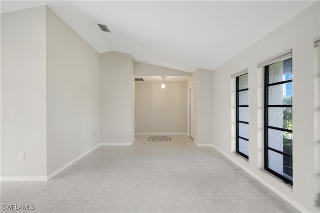 Building Photo - 33 SE 12th Ct