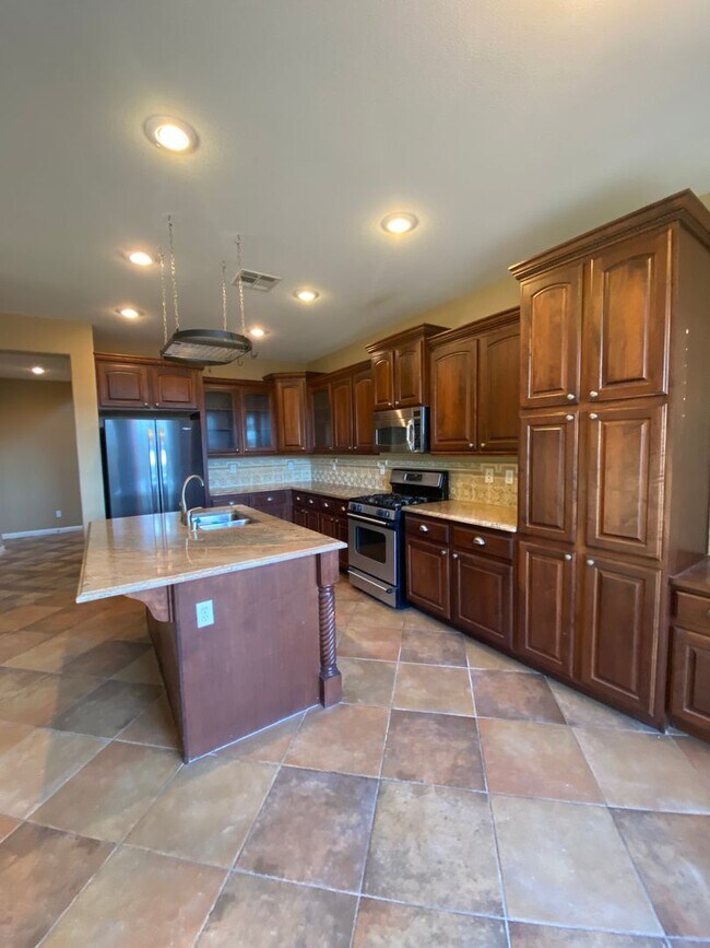 Building Photo - Fabulous Former Model Home!