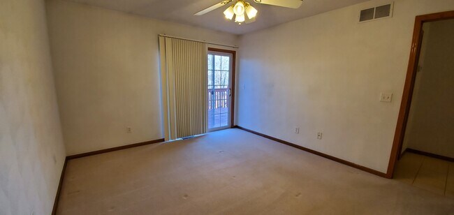 Building Photo - 1304 Glencoe Ln