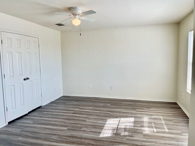 Building Photo - Newer 2 Story Home in Burleson with Commun...