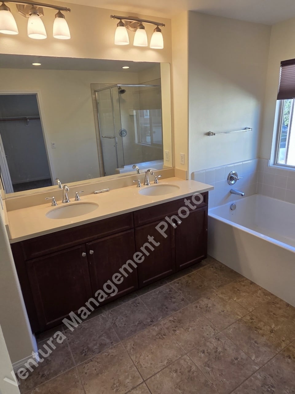 Building Photo - 13347 Stonebridge Ct