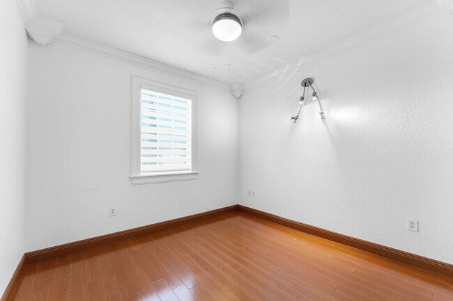 Building Photo - 851 SW 154th Path