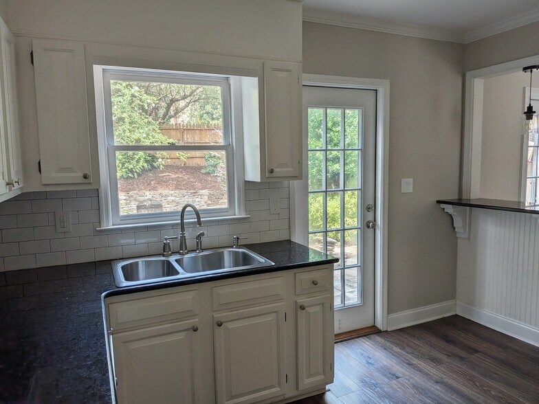 Building Photo - 276 Windsor Pky