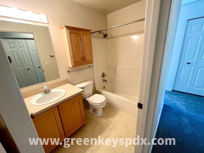 Building Photo - 3 Bedroom, 2.5 Bathroom Townhouse in N Por...