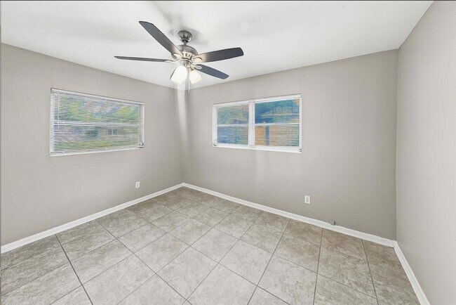 Building Photo - 12160 Croft Dr N