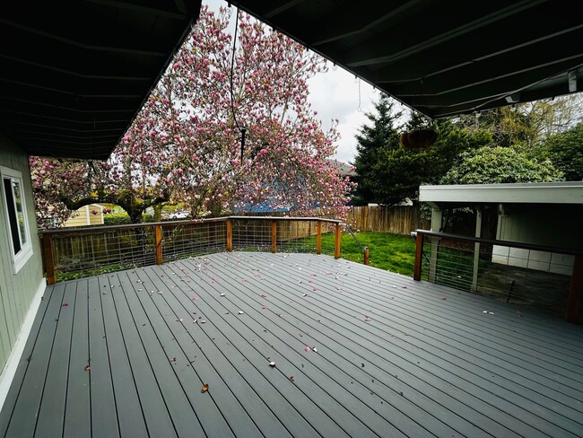 Building Photo - 4 Bedroom East Bremerton with Large Yard