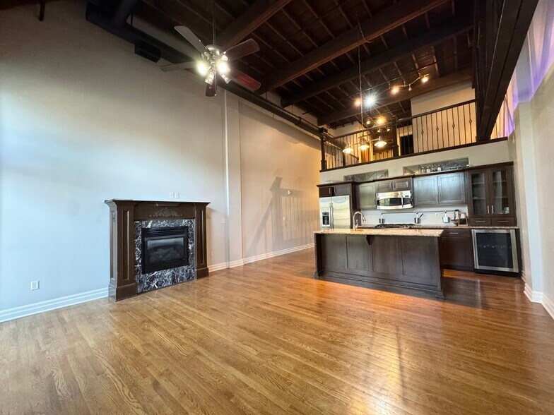 Primary Photo - 1715 Summit St