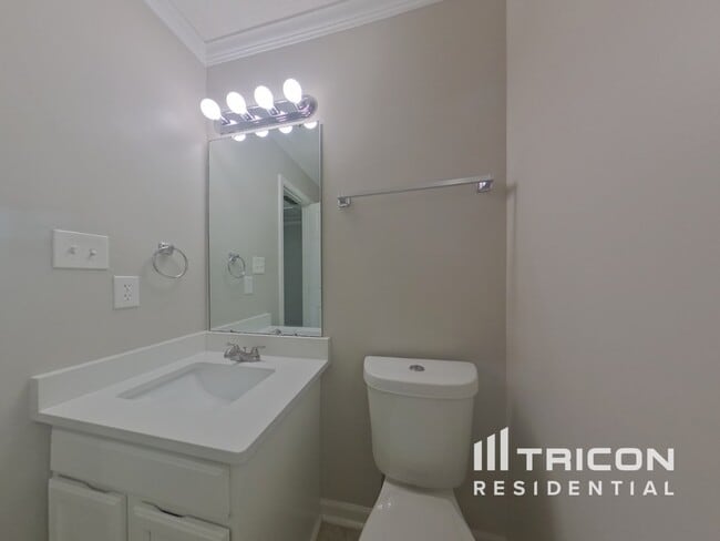 Building Photo - 149 Lantana Dr