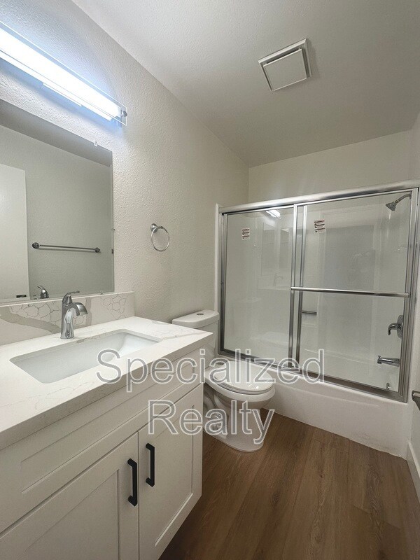 Building Photo - 14718 Sylvan St