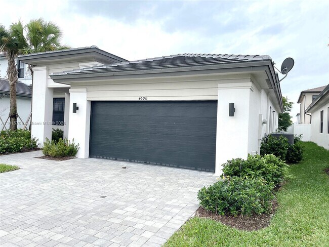 Building Photo - 4506 SW 174th Ave