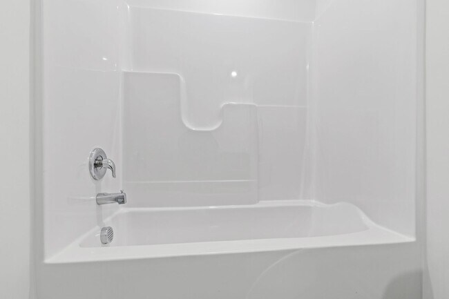 Building Photo - Modern 3-Bedroom Townhome Near Downtown Du...