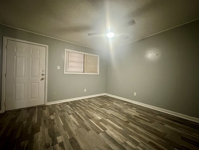 Building Photo - Cozy 1/1 Apartment!