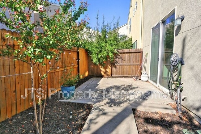 Building Photo - 3428 Trio Ln