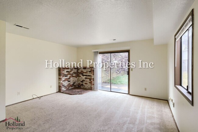 Building Photo - 1717/1719 Springbrook Way