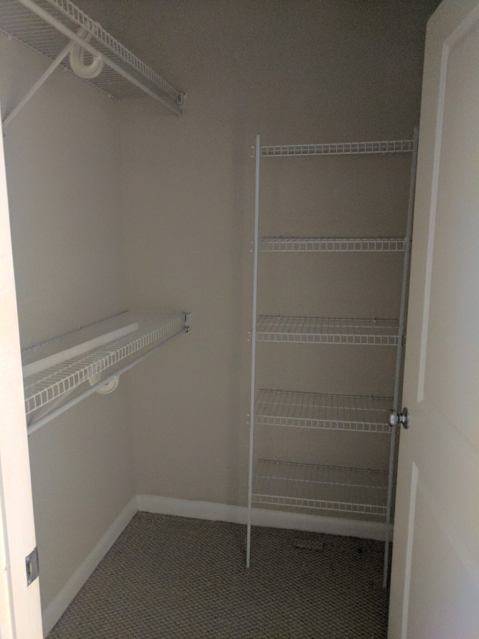 Walk-In Closet - 851 N Glebe Rd