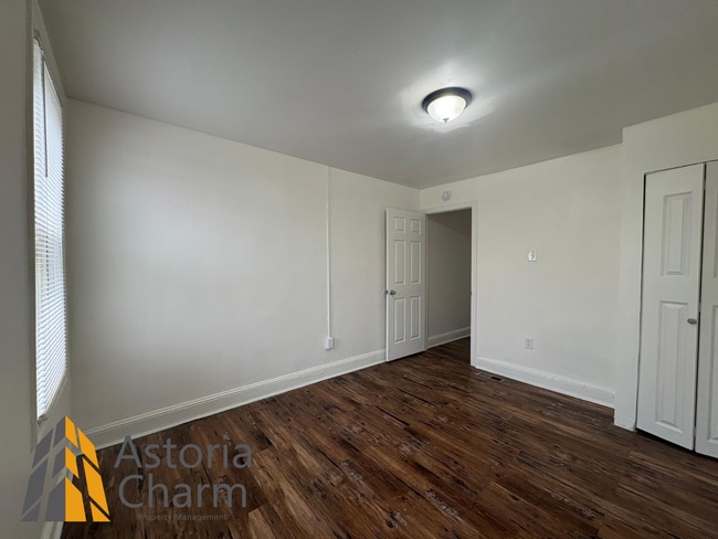 Building Photo - Modern 4-Bedroom with Yard & Easy Downtown...