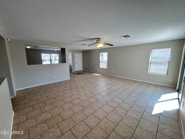 Building Photo - 11613 W Bloomfield Rd