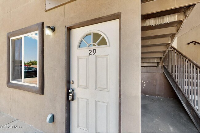 Building Photo - 540 S Yarbrough Dr