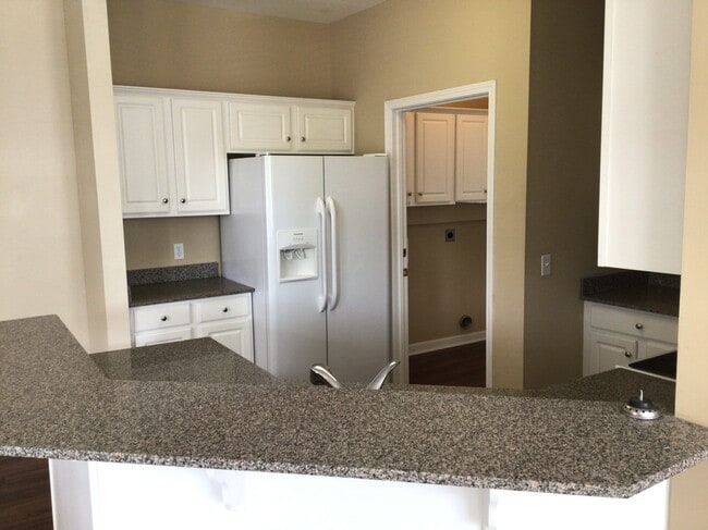 Building Photo - 303 Stallion Rd