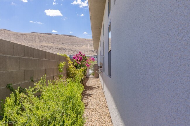 Building Photo - 5192 Rock Daisy Dr