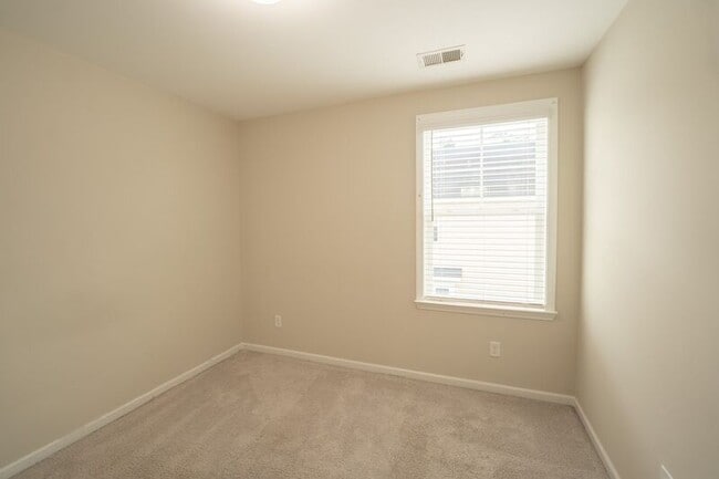 Building Photo - 92 Reese Way