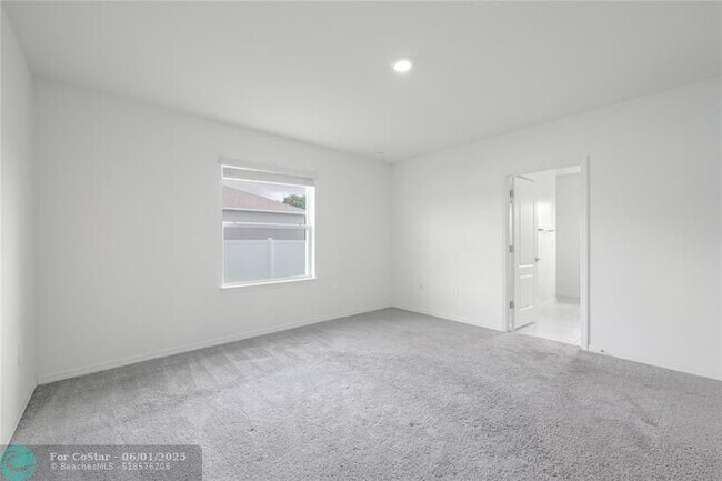 Building Photo - 3537 SW San Benito St
