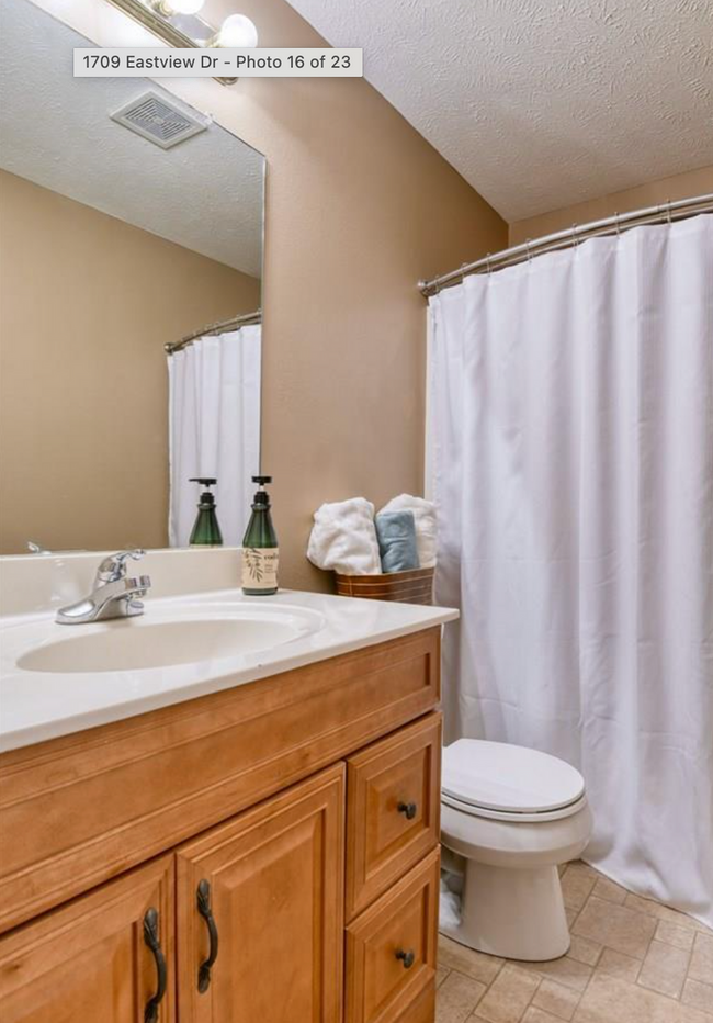 Building Photo - Live Close to It All in This 3 Bedroom Pap...