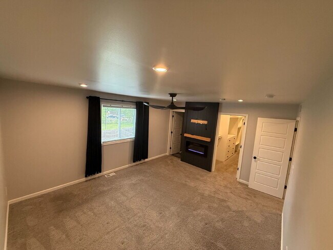 Building Photo - Spacious 4-Bedroom Home with 3 Full Baths in Swartz Creek