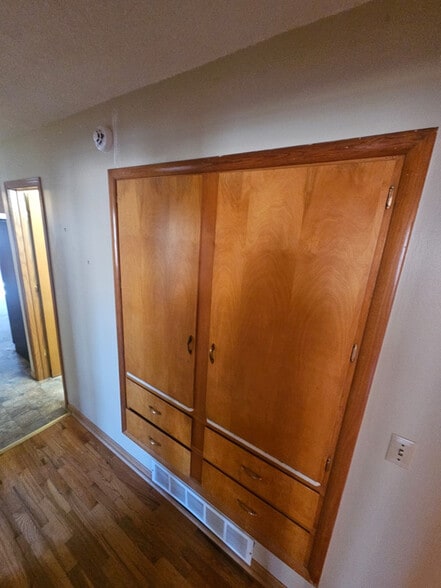 Building Photo - 821 W Spruce St