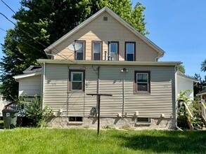Building Photo - 1529 W 6th St