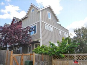 Building Photo - 3Bd/2.5Ba Seattle Townhome
