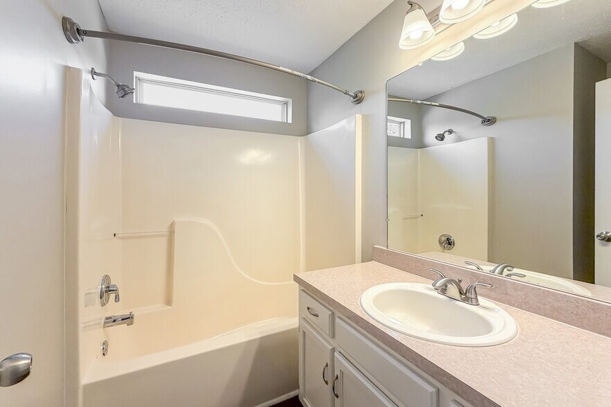 Building Photo - 3134 Creekview Ln